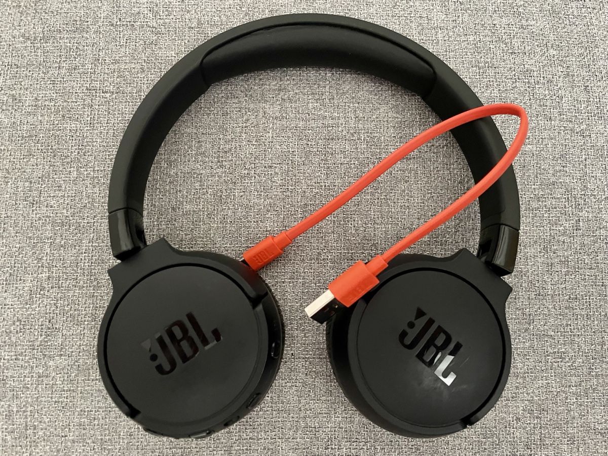 JBL Cuffie: JBL Kopfhörer schwarz gebraucht mit Ladekabel – Usato da Zollikofen venduto da ande_13