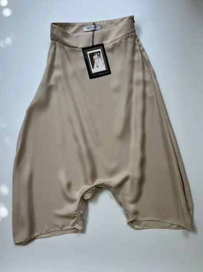 Saint Laurent Pantaloni: Yves Saint Laurent Silk Bermuda – Usato da geneve venduto da chiaraac 2