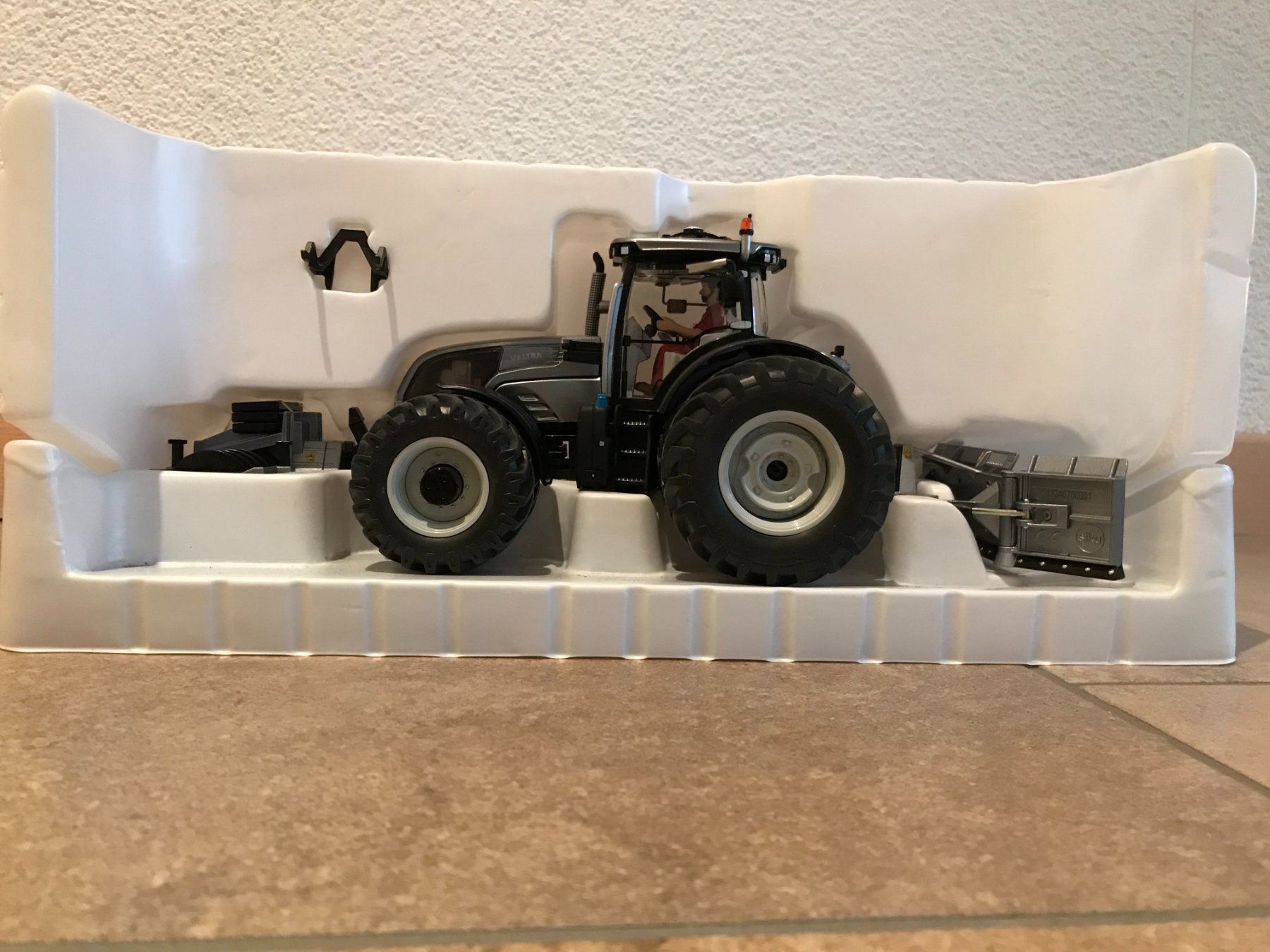 Valtra Trattori: SIKU Valtra S352 L.C.N 2018 – Nuovo e nell'imballaggio originale da Kreuzlingen venduto da Stefan1150 6
