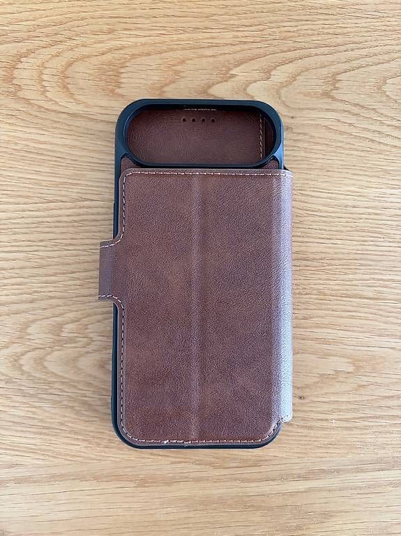 Coques & Protection écran: iPhone Air Leder-Klapphülle – Neuf avec emballage d'origine à Marbach SG par Baenzi21 3
