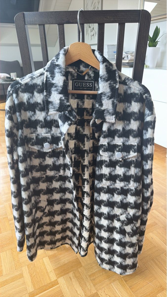 Guess Giacche: Guess Jacke Grösse M (ungetragen!) – Nuovo (secondo la descrizione) da Riehen venduto da mrradach