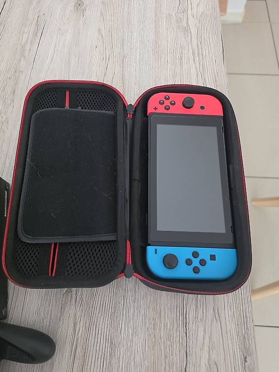 Console: Nintendo Switch V2 Neon + Dock e Accessori  – Usato da Bellinzona venduto da Cuscio 1
