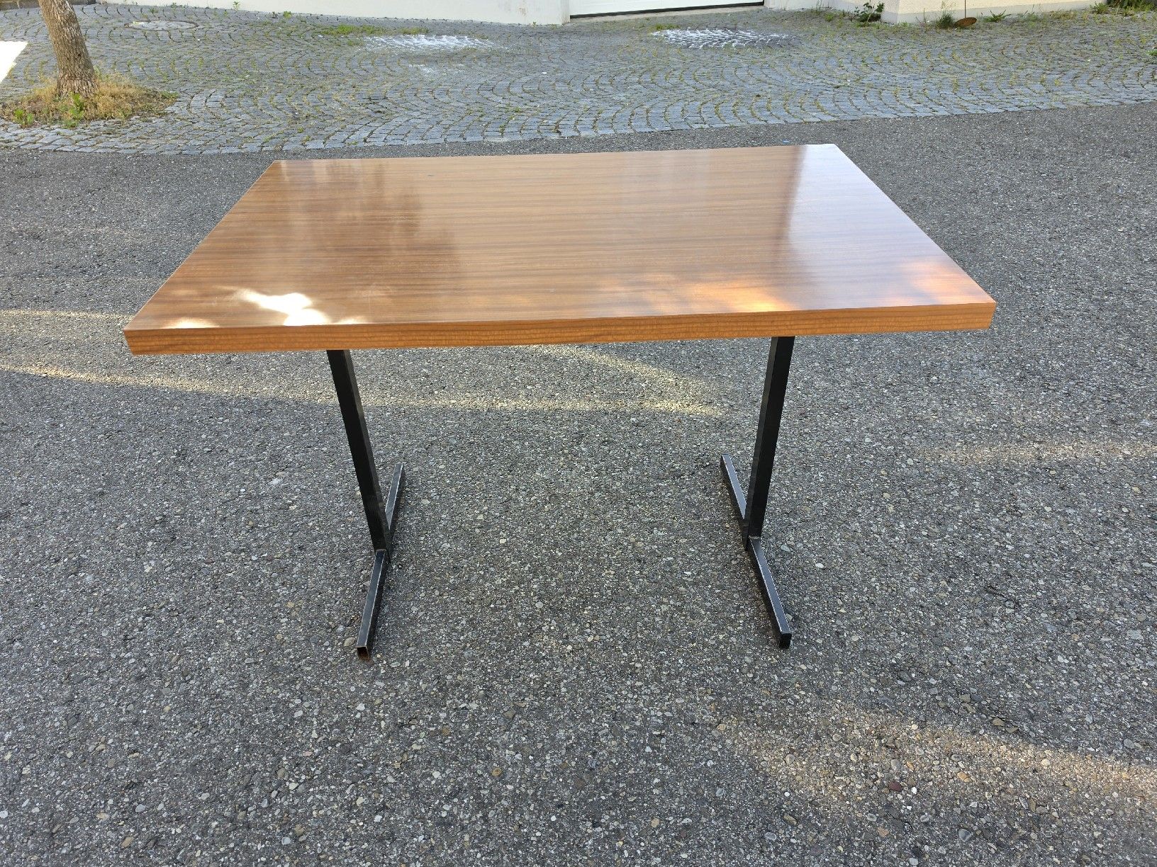 Tavoli: Tisch  Metallfuss  Vintage – Usato da Mettlen venduto da elios0888