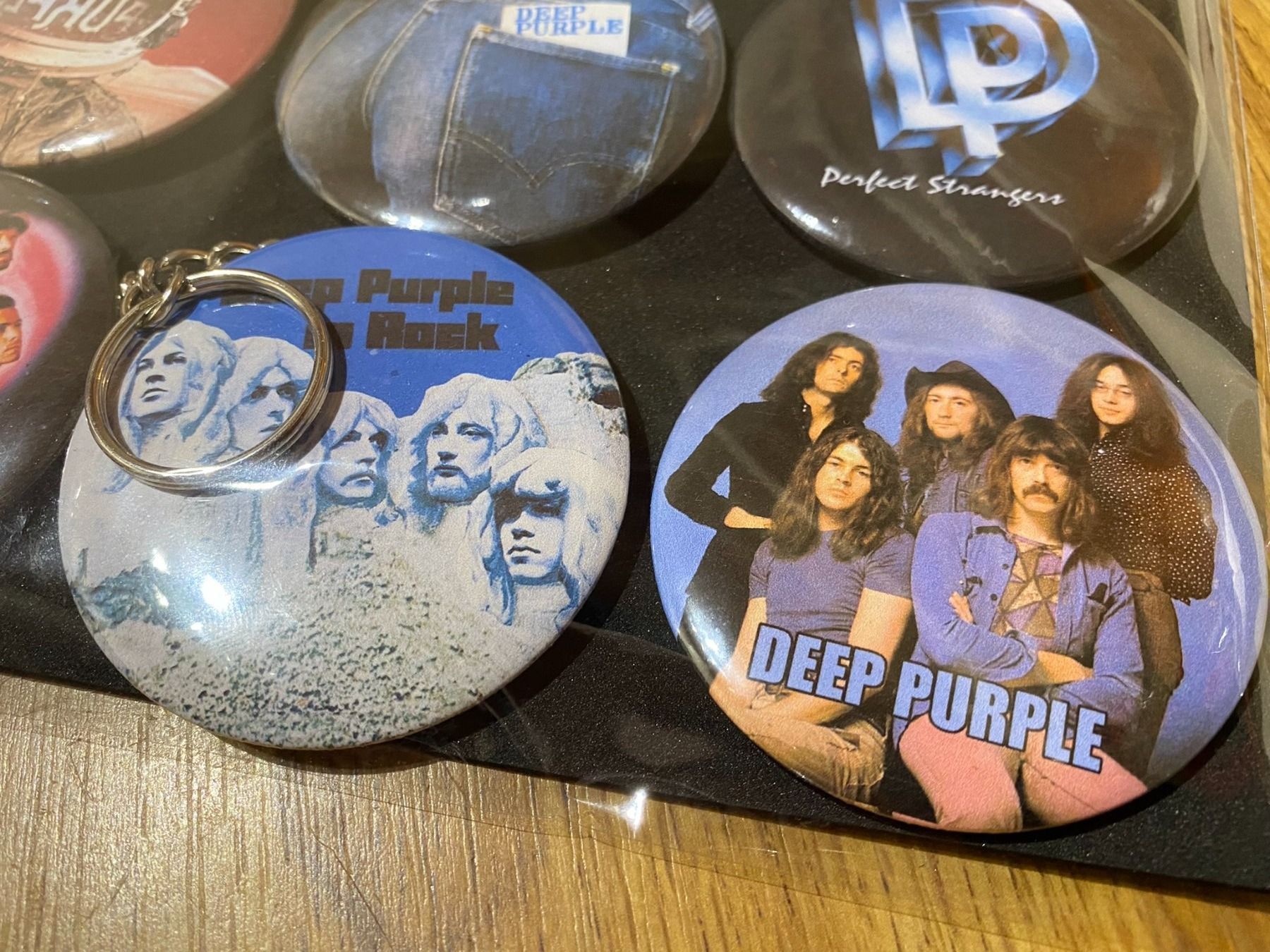Placchette & Badge: Deep Purple Ansteck Badges & Flaschenoeffner – Nuovo (secondo la descrizione) da Basel venduto da FatCatPacksTheRatt 2