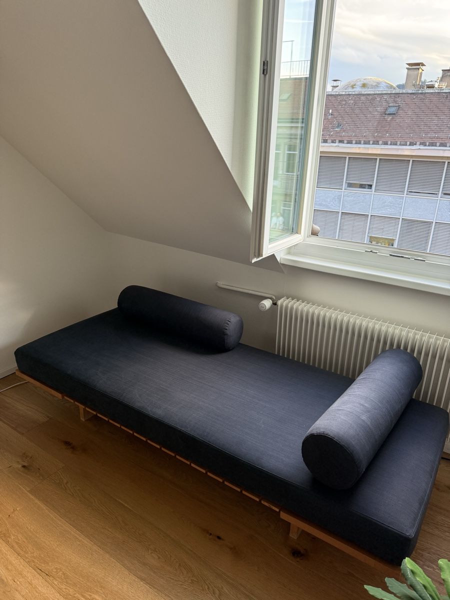 Sedie a sdraio: Navy Mid-Century Daybed – Usato da Zürich venduto da vul_vl6m