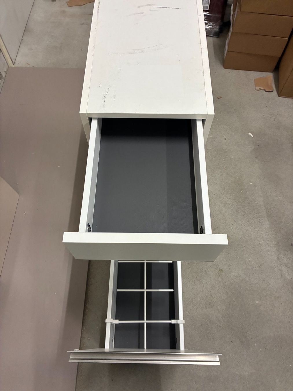 Cucine complete: Unterbaumöbel mit Griffleiste inkl. Flaschenhalter – Usato da Wettingen venduto da Veriset_AG 3