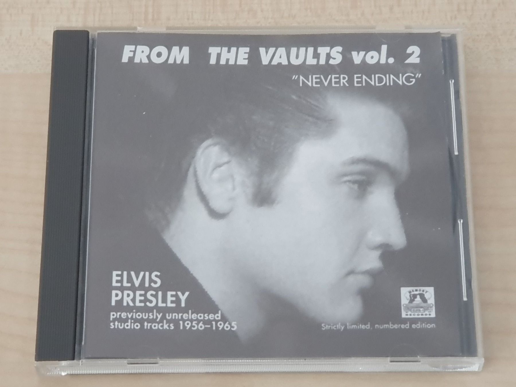 Dischi in vinile: Elvis From The Vaults Vol. 2 – Nuovo (secondo la descrizione) da Uerschhausen venduto da Burton77