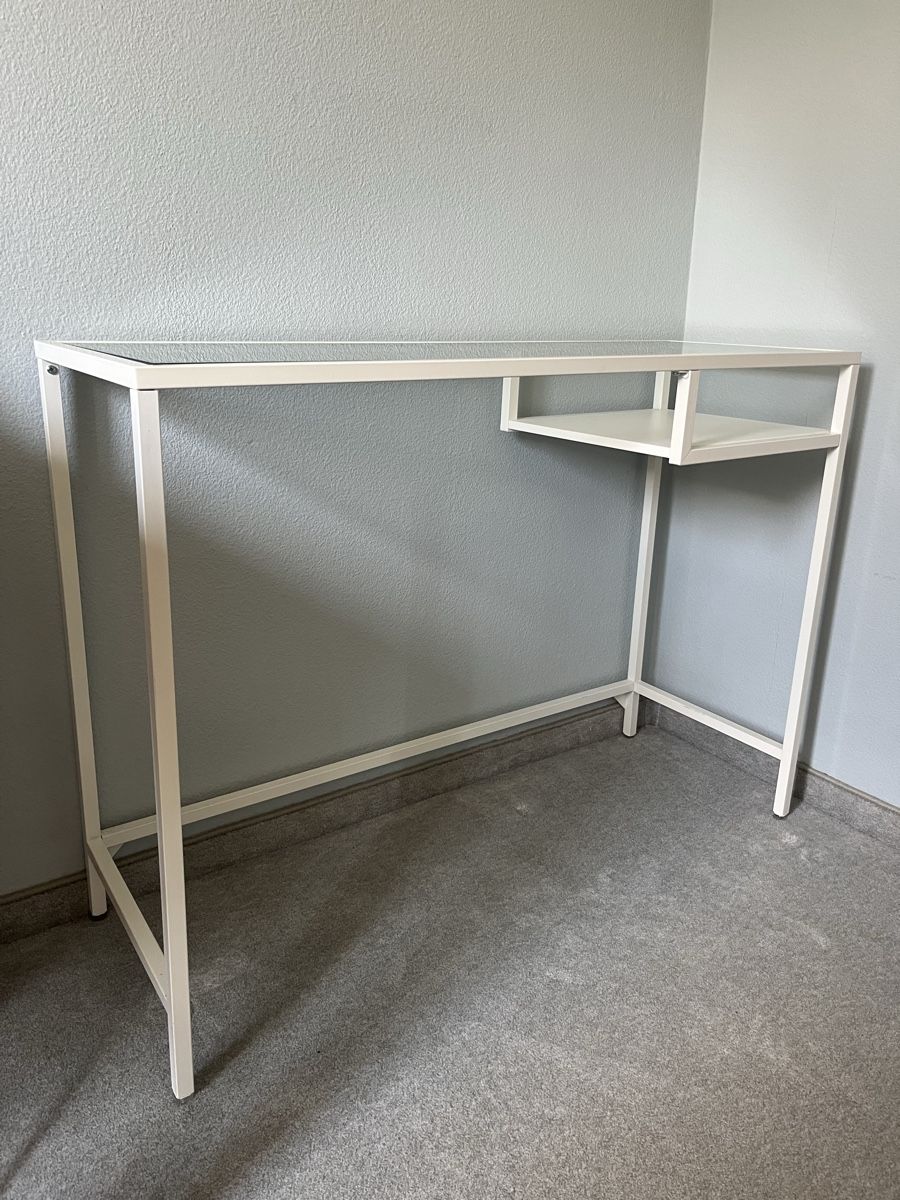 Scrivanie: VITTSJÖ Laptop Tisch IKEA – Usato da Zug venduto da alinetrev