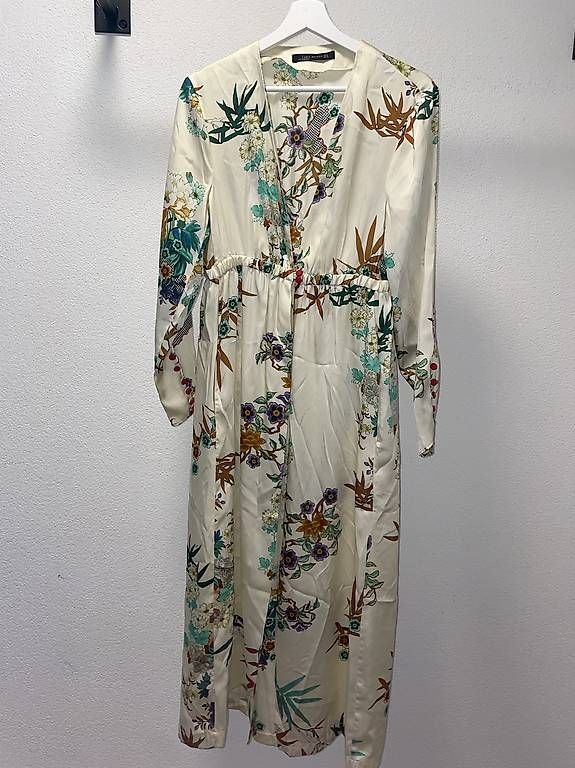 Arte internazionale: Zara Kimono – Usato da Rupperswil venduto da mku92