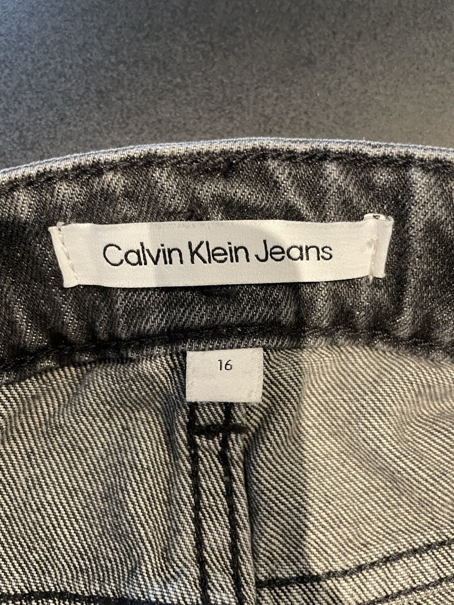 Calvin Klein Pantaloni: Jeans Calvin Klein comme neuf taille 170 cm – Nuovo (secondo la descrizione) da St-Léonard venduto da ptita75 4