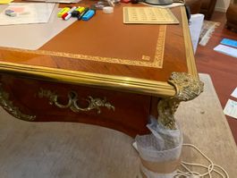 Bureau style Louis XV, avec 3 tiroirs et ferronneries