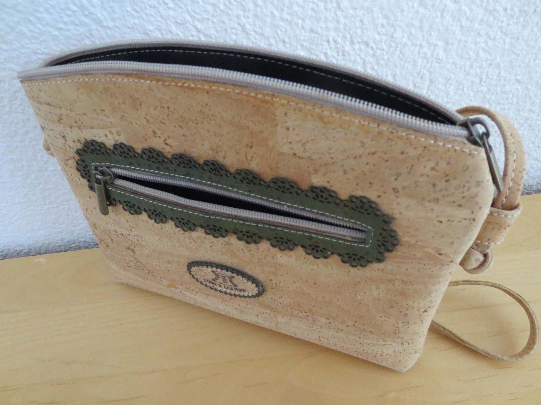 Borse da donna: Neue Damen Handtasche Kork - Leder – Nuovo (secondo la descrizione) da Herzogenbuchsee venduto da Schulelo 2