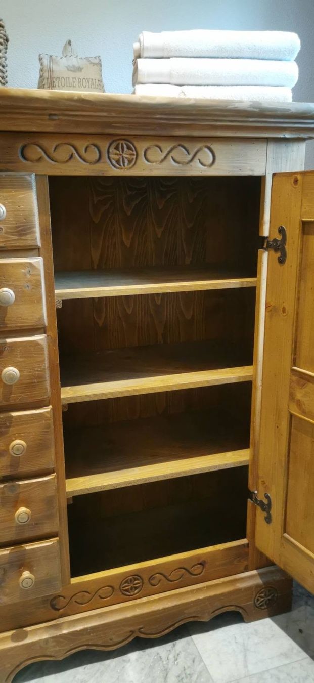 Voglauer Armadi: Bauernschrank geschnitzt – Usato da Wiliberg venduto da luxurylifestyle 2