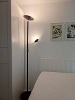 LED-Stehlampe Lindby mit Leselampe dimmbar
