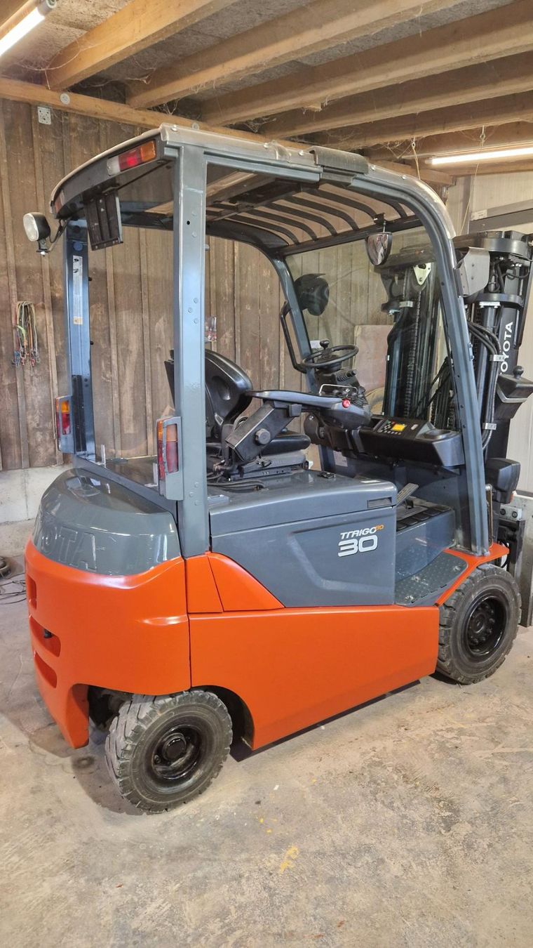 Carrelli elevatori e a forche: •	Toyota Elektro Stapler Triago 80 – Usato da Büren an der Aare venduto da Fridu2 3