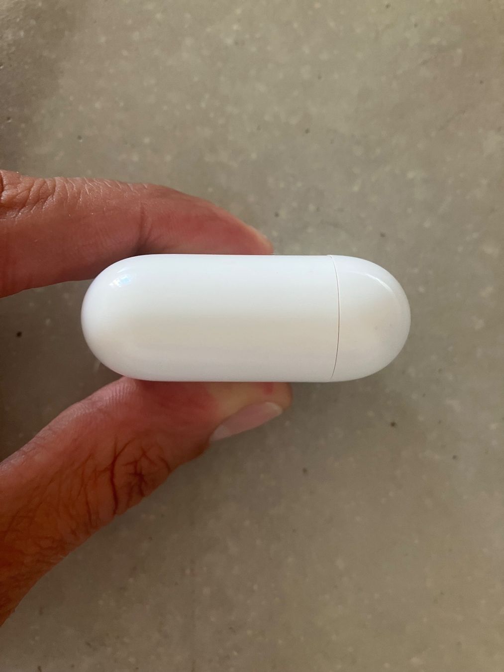 Apple Cuffie: APPLE AIRPODS Case – Usato da Lausanne venduto da mr.v 8