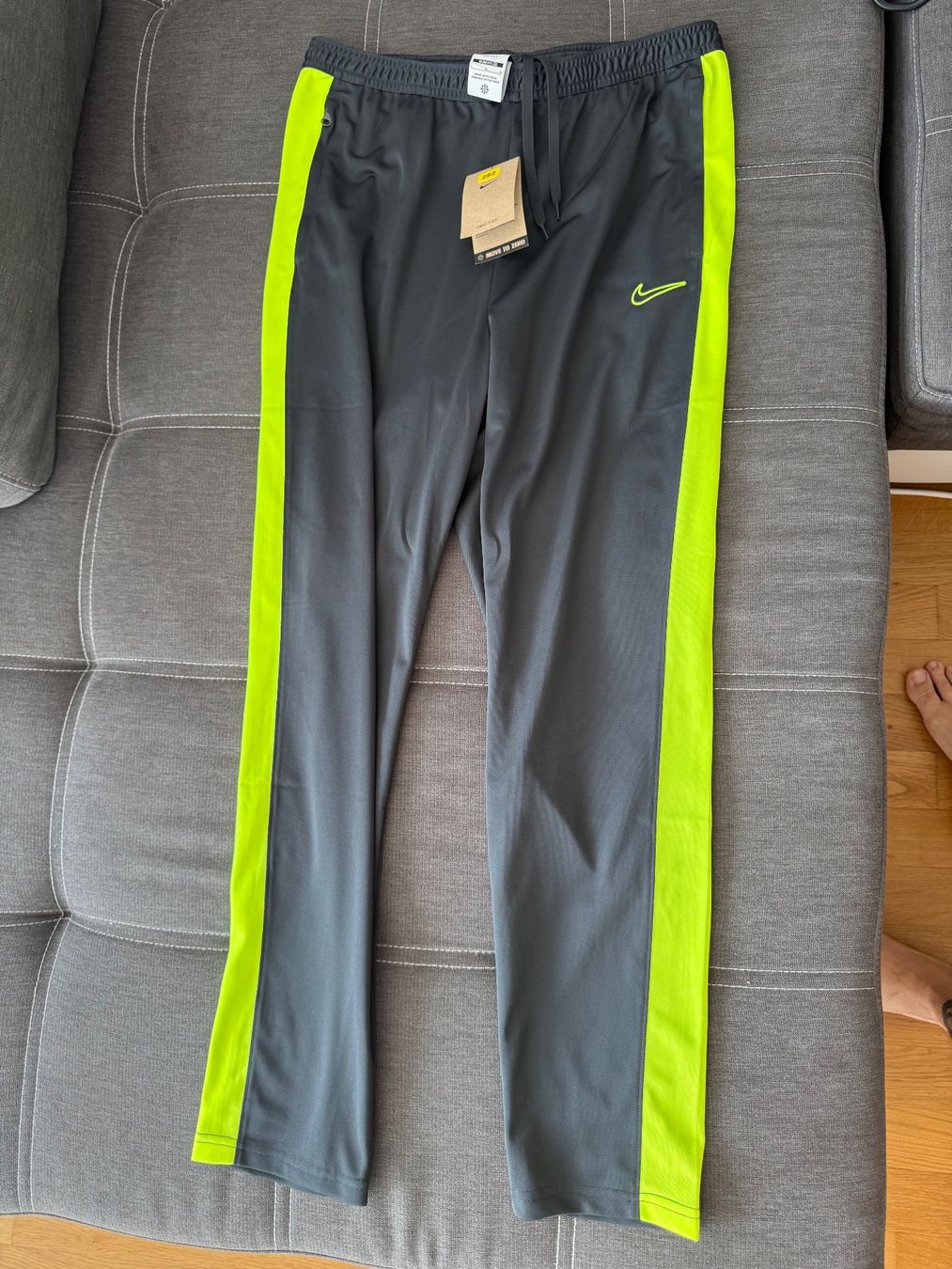 Nike Kleiderpakete: Nike Trainingsanzug, Original Grösse L – Gebraucht aus Rheinfelden von RetroX1 1
