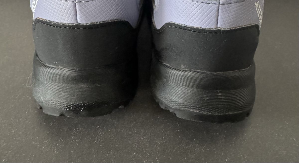 Adidas Scarpe per ragazzi: Kinder Wanderschuhe Adidas Terrex Gore-Tex Grösse 24 – Usato da Aarau Rohr venduto da mic_d6nr 1