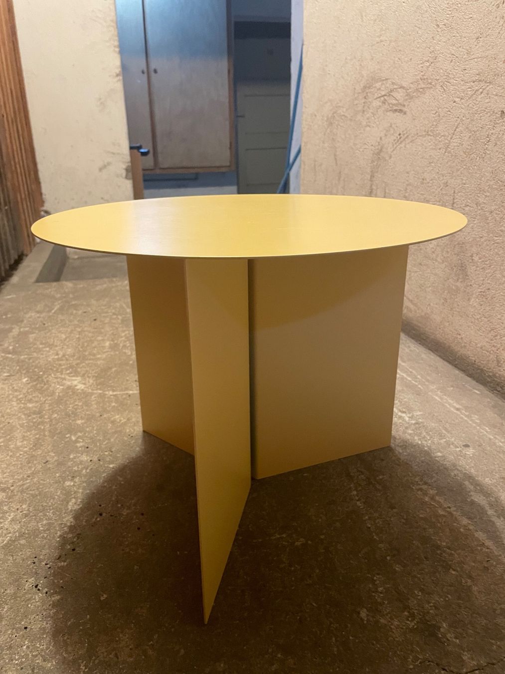 Hay Tavoli: Slit Table Round von HAY – Usato da Zürich venduto da wid_d7kr 1