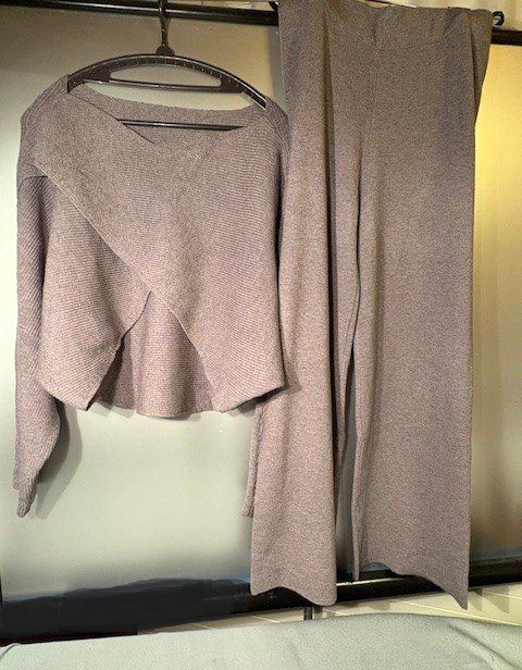 Lotti di vestiti: Kuscheliges Strick-Set, Hose und Pullover - plus 1x Hose – Nuovo (secondo la descrizione) da Kriegstetten venduto da Dorothy66 4