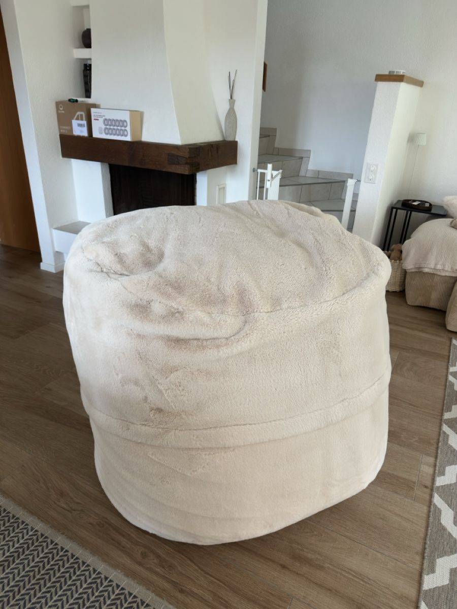 Vetsak Fauteuils: VETSAK Sitzsack Large - Typ: Fur, Farbe: Beige – D'occasion à Wohlen AG par Schnubi91