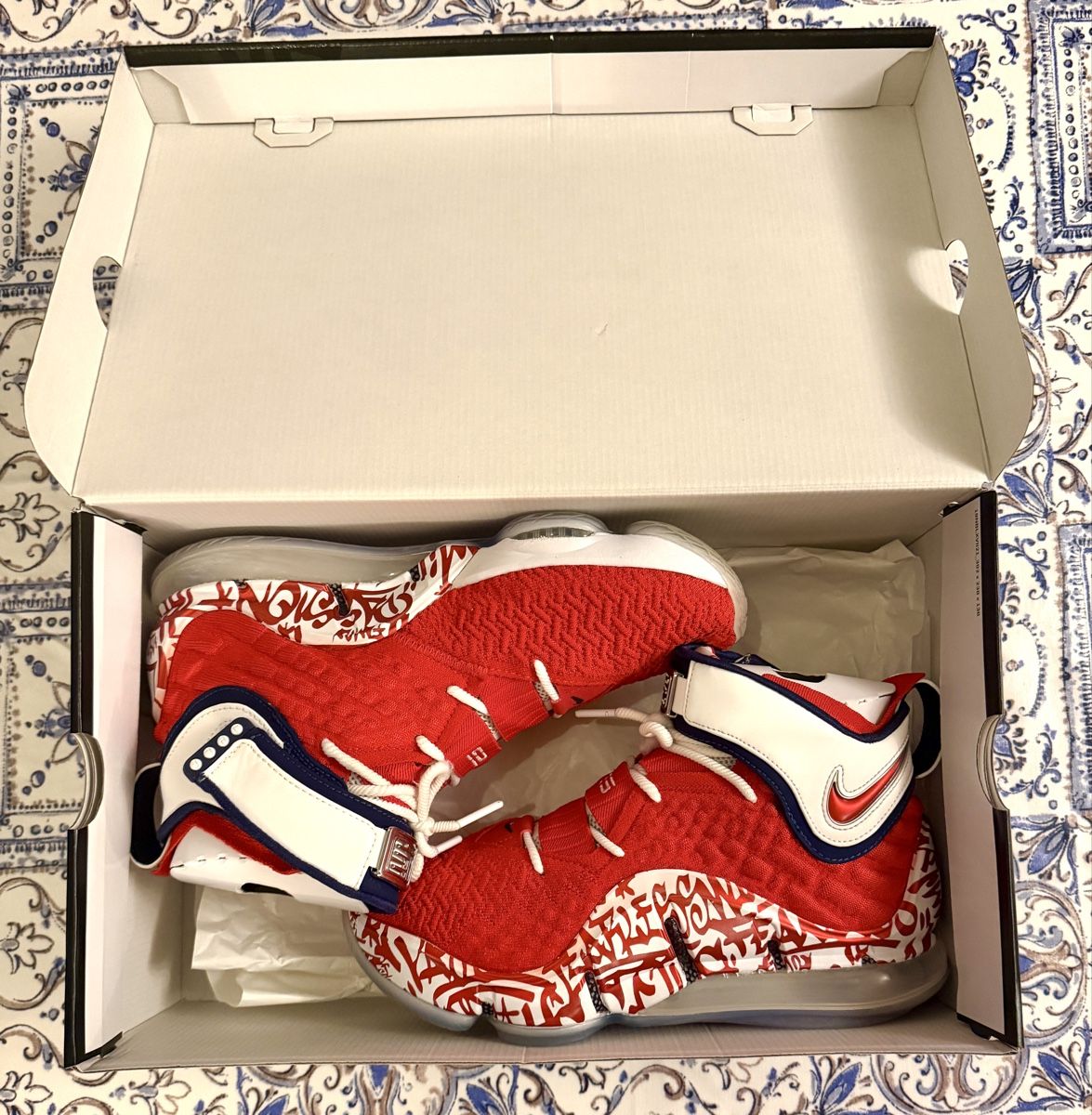 Nike Scarpe da uomo: Nike LeBron XVII Red Graffiti – Nuovo (secondo la descrizione) da Meyrin venduto da mat_y78m 5