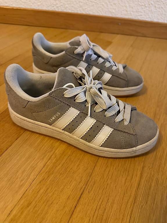 Adidas Scarpe da donna: Adidas Campus Größe 38, Farbe grau – Usato da Zürich venduto da FamilieSki 1