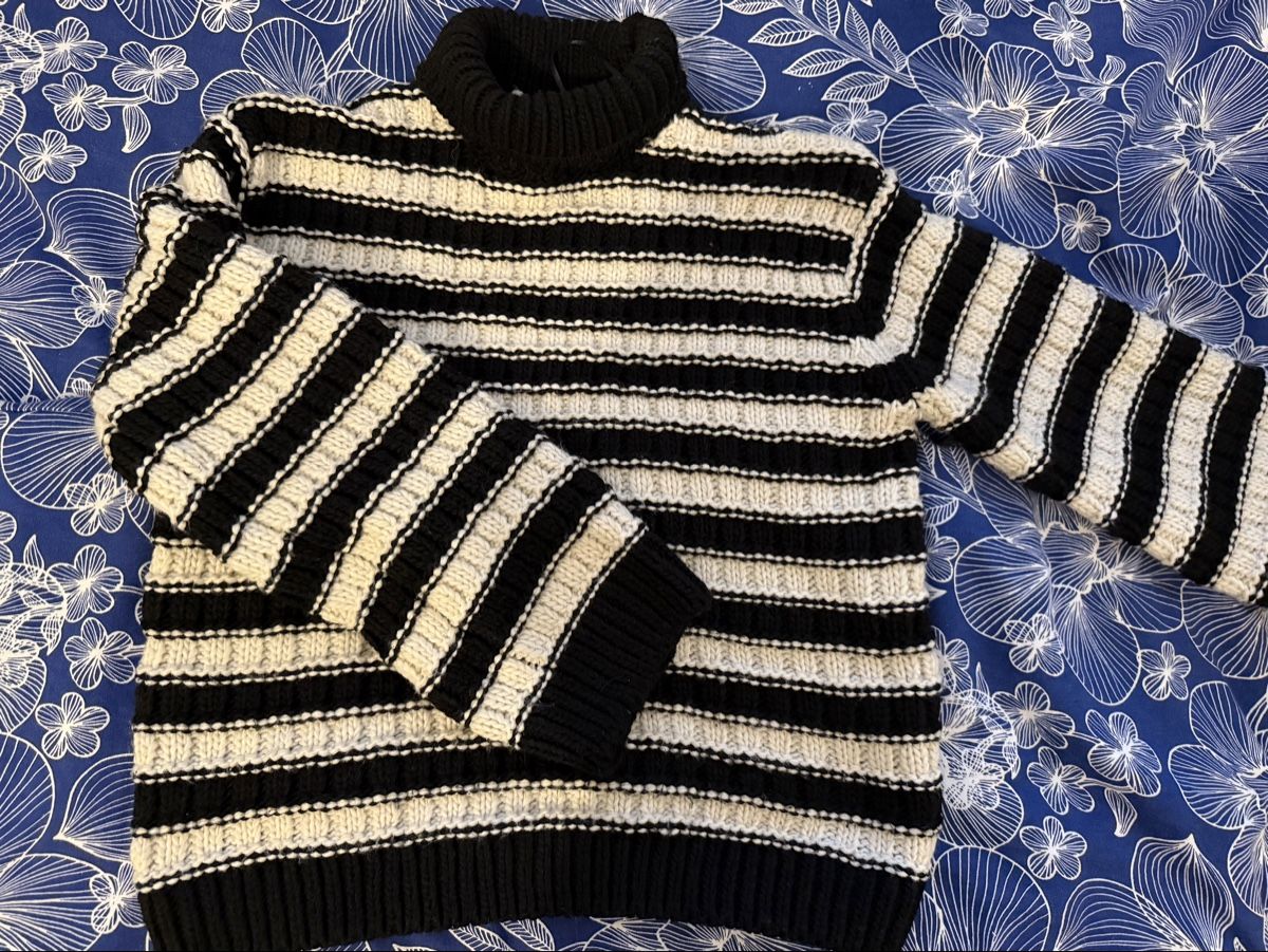 H&M Maglioni & Felpe: Gestreifter Strickpullover, Rollkragen, Grösse S, Neuwertig – Usato da Luzern venduto da Lorena.haj