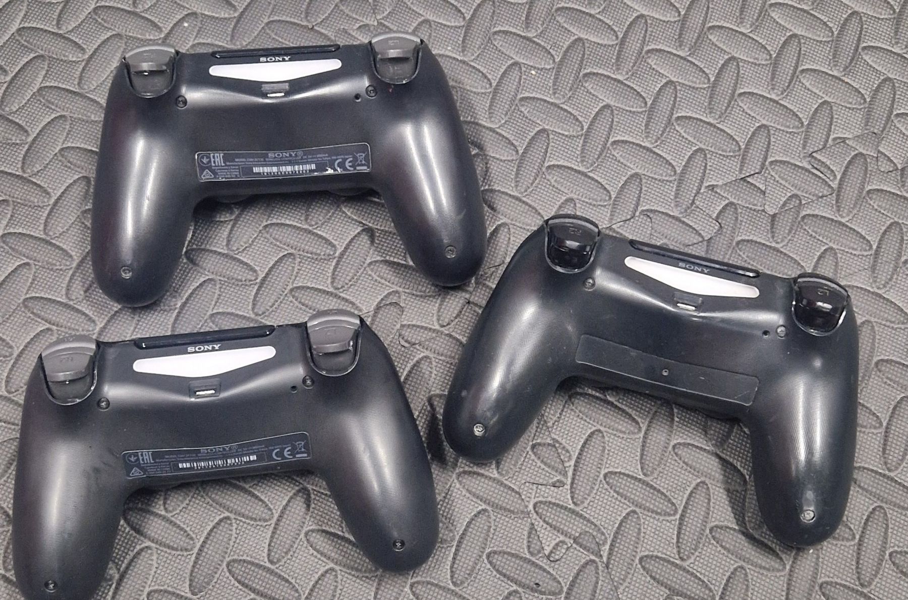 Sony Controller: Lot de 3 manettes PlayStation 4 – Usato da Villars-sur-Glâne venduto da MrLobTec 1