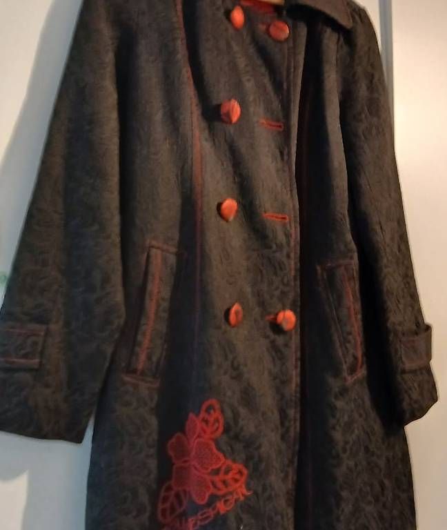 Cappotti: Manteau, style desigual – Usato da penthaz venduto da Sunflower6565 1
