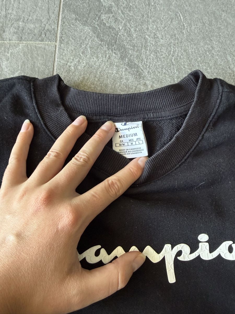 Champion Pullover & Sweatshirts: Schwarzer Champion Pullover, M – Gebraucht aus Balterswil von tam_n8q7 2