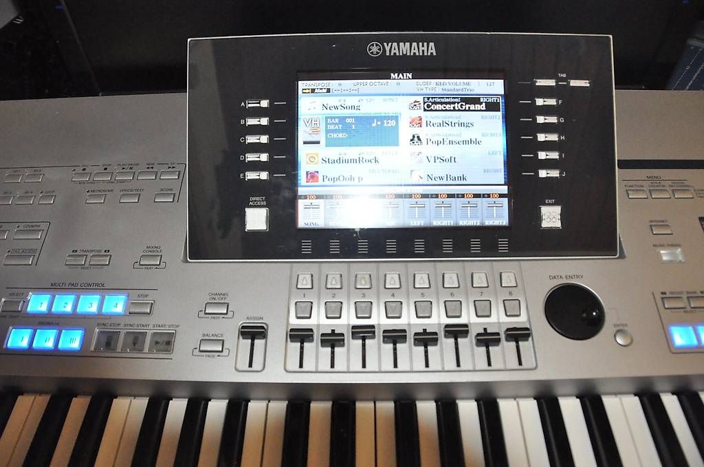 Strumenti musicali: Clavier arrangeur Yamaha Tyros 4 – Usato da Vevey venduto da samatti 1