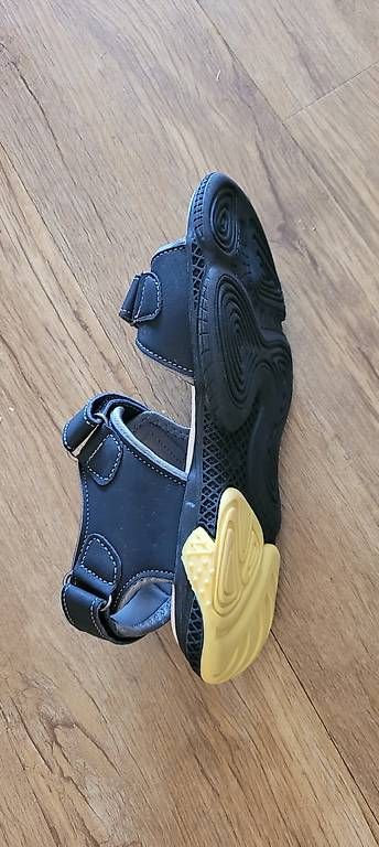Scarpe per ragazzi: Sandaletten Grösse 34 – Usato da Sempach venduto da pri_9ylm 1