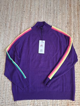 Pull violet avec lignes multicolores sur les épaules TU
