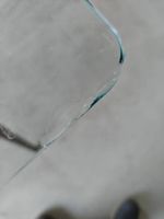 Bureau en verre blanc transparent (ou table) avec pieds