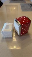 Roter Serviettenhalter mit Punkten, inkl. Servietten CHF 15