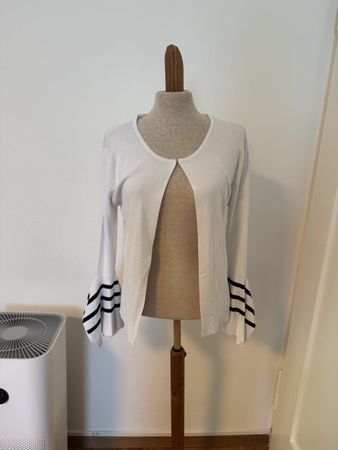 Weisser Cardigan mit Trompetenärmeln, Grösse S/36