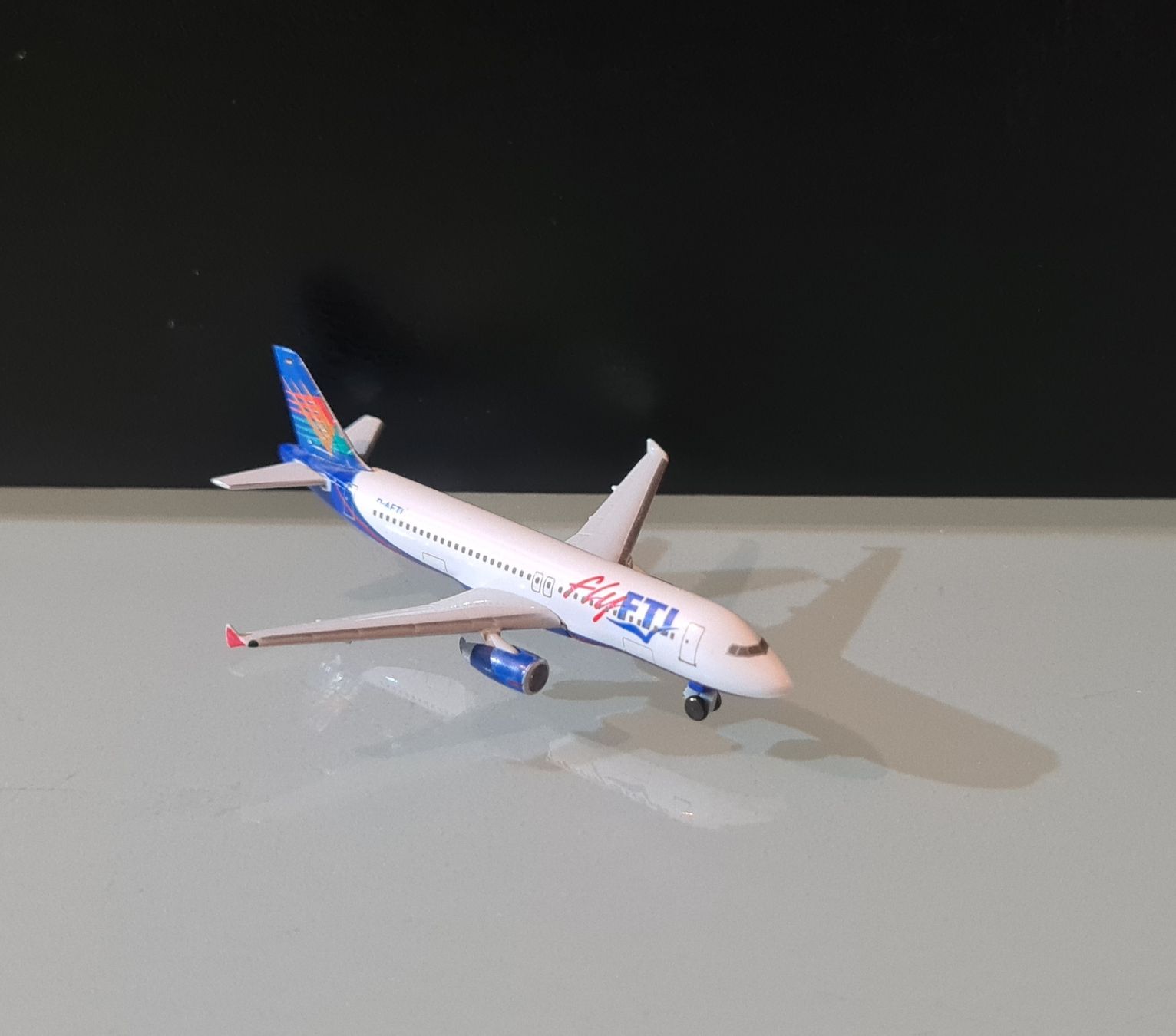 Herpa Kit di modellismo & Modellini statici: Herpa Fly FTI 1:500 – Usato da Uetendorf venduto da myhome12 2
