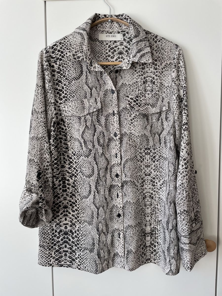 Only Camicette: STUDIO ONLY Bluse Hemd Gr. 36 Schlangenmuster Snake Print – Usato da Neukirch an der Thur venduto da bee88