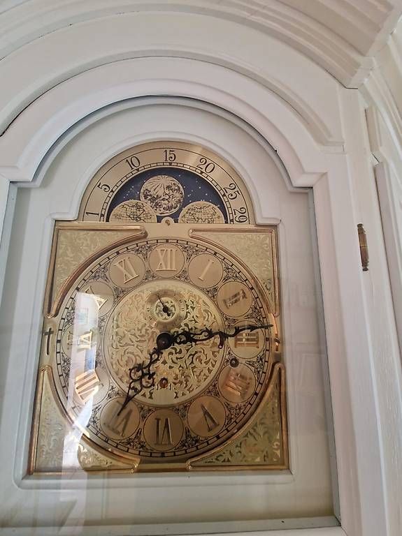 Orologi da terra & Orologi da parete: Grosse Standuhr - vermutlich Hermle – Usato da Tuttwil venduto da Tell
