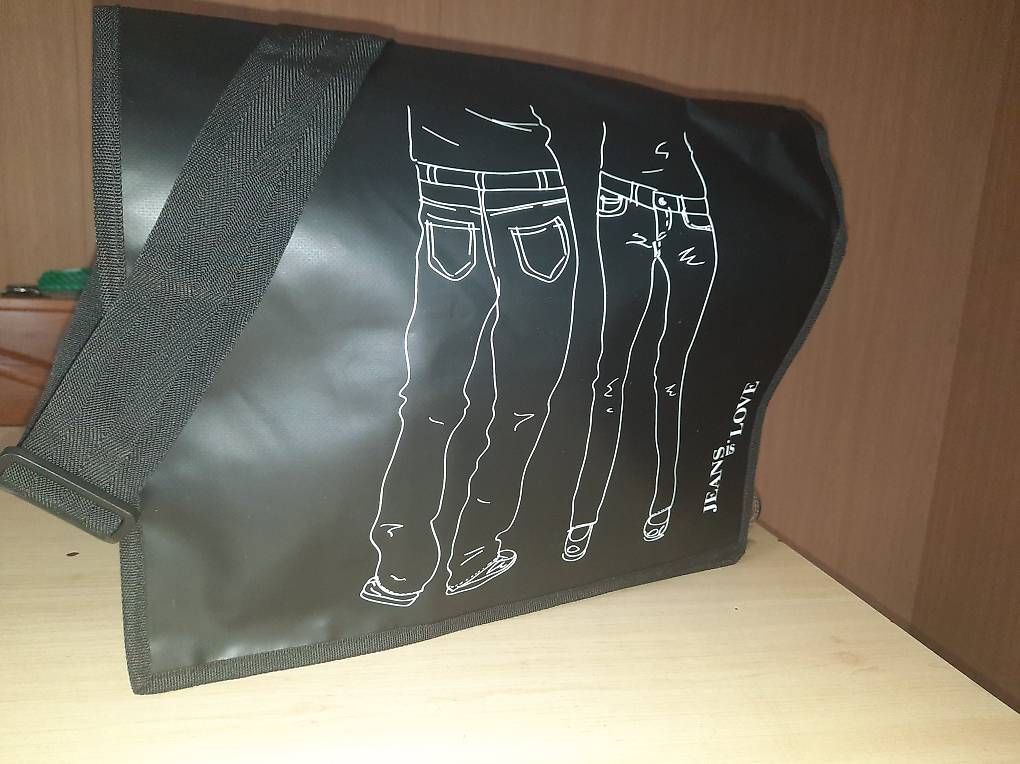 Borse: trendige Black out Umschlagtasche – Nuovo (secondo la descrizione) da Unteriberg venduto da woe_yby8 1