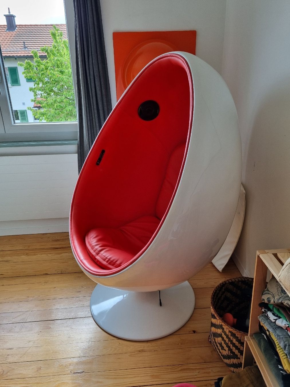 Poltrone: Design Klassiker: Eier Sessel, rot/weiss, – Usato da Wil SG venduto da die-wohnung 1