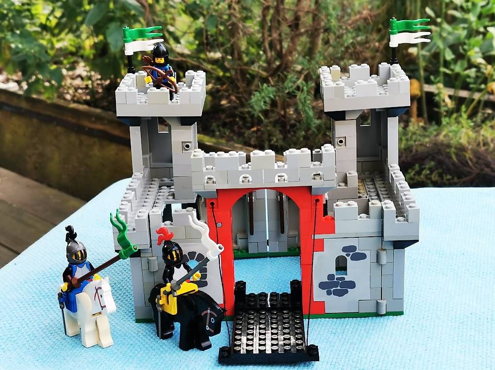 Legoland Baukästen: LEGO 6073 Knight's Castle – Gebraucht aus Ermatingen von Irem77