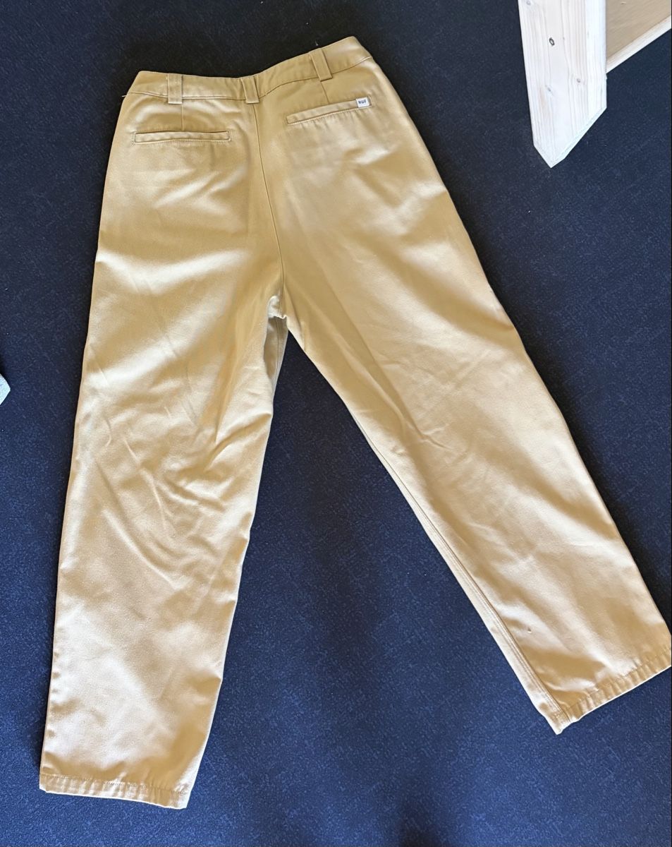 Pantaloni: Pantalon beige coupe droite  – Usato da St-Saphorin-Morges venduto da mil_5rxl 1