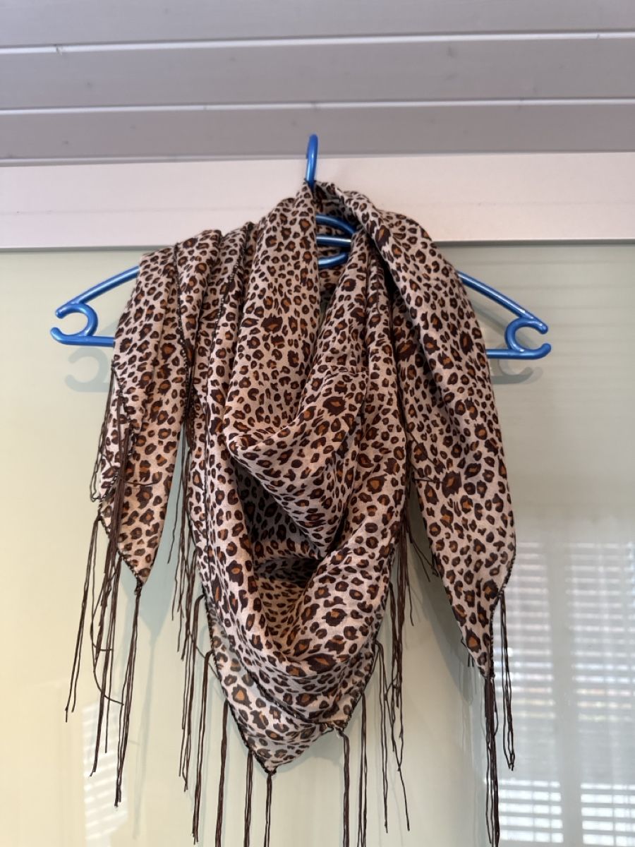 Foulards & écharpes: Leopardenmuster Schal mit Fransen, Top Zustand – Neuf (Voir description) à Spreitenbach par nuvola90