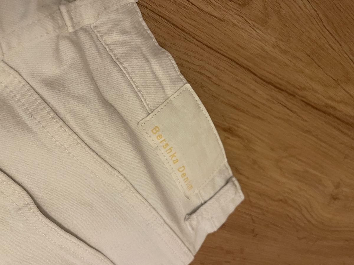 Bershka Jeans: Weisse Bershka herrenjeans – Gebraucht aus Bern von Piratamorgan 3