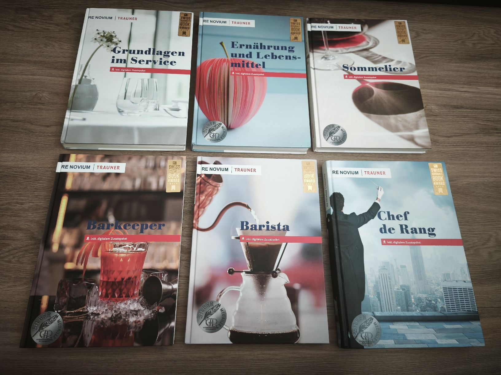 Livres: Lehrbücher für den Service – D'occasion à Gossau SG par rahel.schwendimann