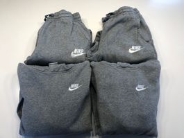zwei Nike Trainingsanzug Grau, guter Zustand, 158/170