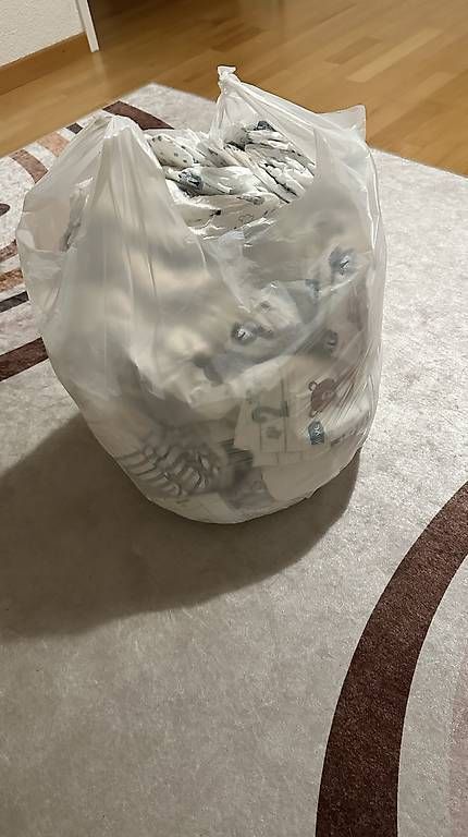 Pampers Windeleimer & Windeln: Babywindeln und Muttermilch Beutel – Gebraucht aus Däniken SO von cla_6pw6 1