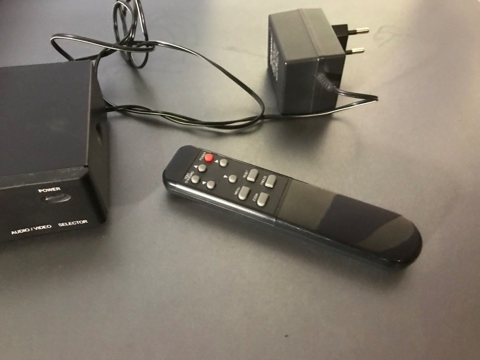 Monitore: DIGITAL OPTICAL-AUDIO VIDEO SELECTOR – Gebraucht aus St. Margarethen TG von Mac-PC 3